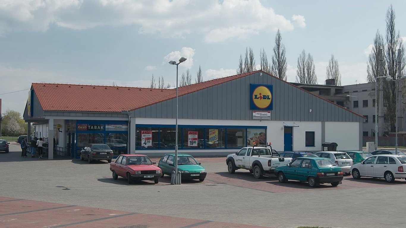 Češi našli trik, jak neplatit parkovné u supermarketů. Přitom neví, že jim za to hrozí obrovské pokuty. Neděláte to taky?