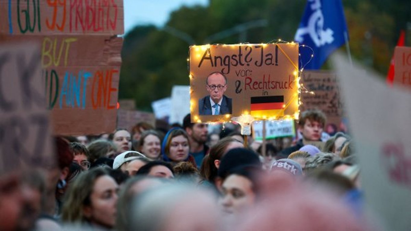 Merz pod palbou kritiky. Jeho výrok o migrantech je podle kritiků rasistický a páchá značné hospodářské škody