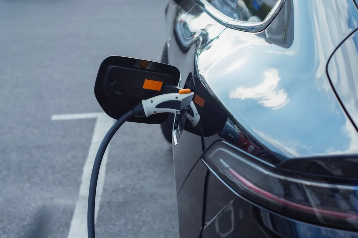 Největší mýty o životnosti baterií: Jak se elektromobilům daří po deseti letech provozu?