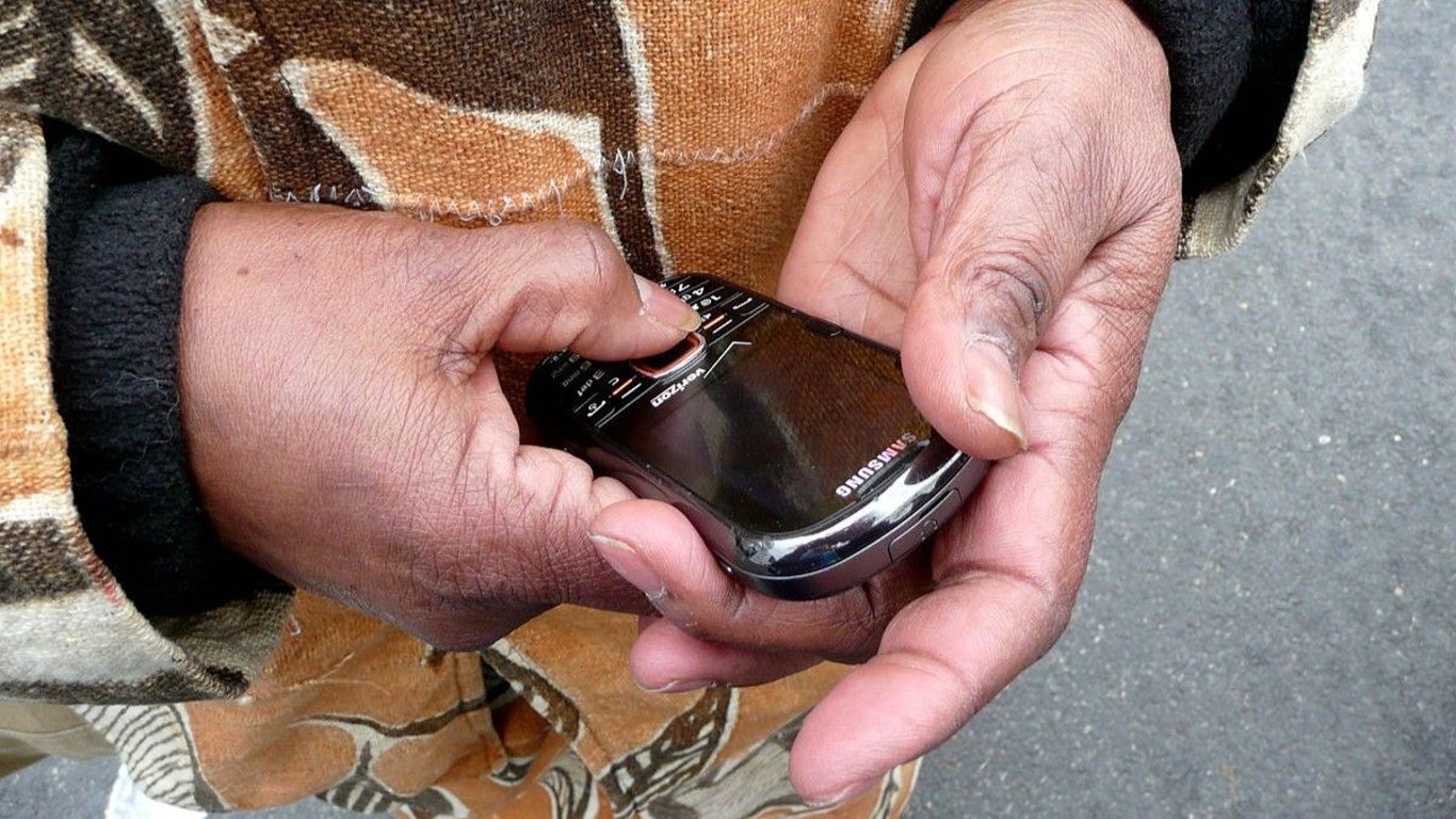 EU rozhodla. Od 20. června začala platit nová pravidla. Pocítí to všichni majitelé mobilních telefonů