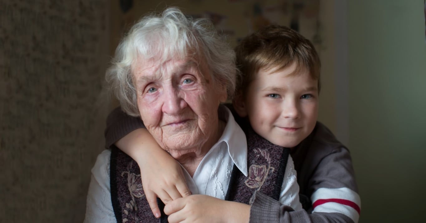 Důkaz, který vysvětluje, proč je babička nejdůležitějším člověkem v životě vnoučat