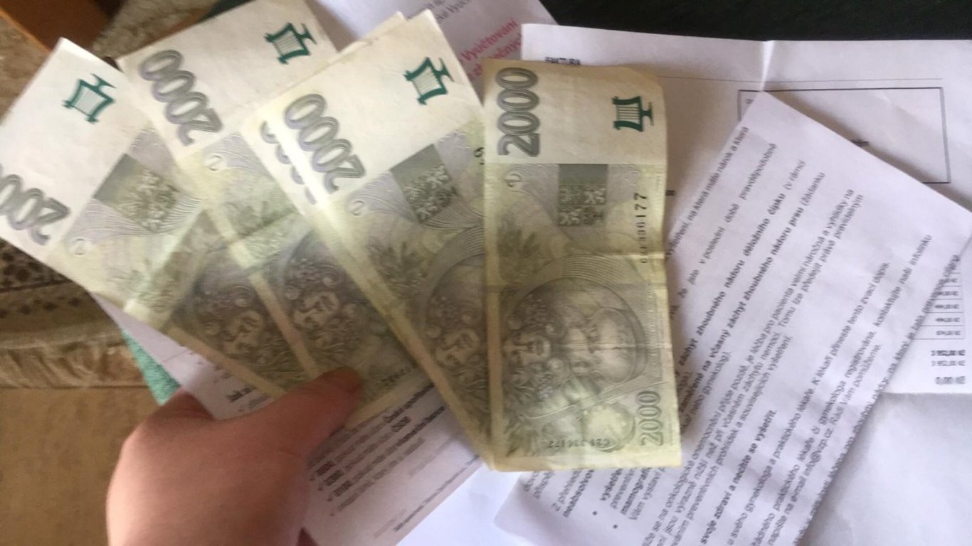 Stát: Kdo si bude chtít vyřídit dokumenty na úřadě, ten zaplatí 10 000 Kč