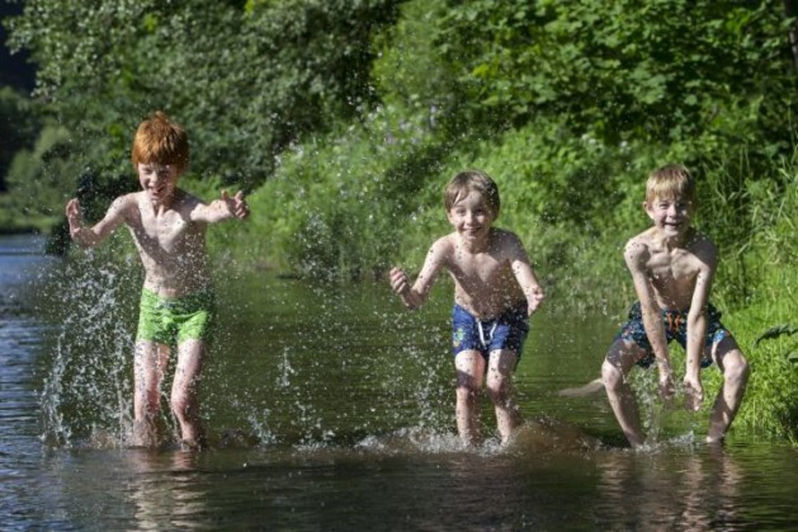 Léto u vody s malým dítětem: Jak na to bezpečně a v pohodě