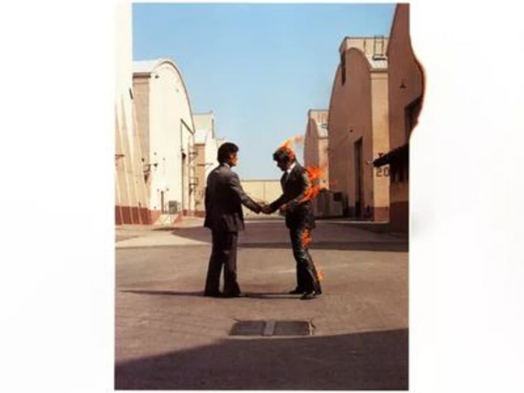 Zemřel Ronnie Rondell, kaskadér v plamenech ze slavného obalu alba Pink Floyd
