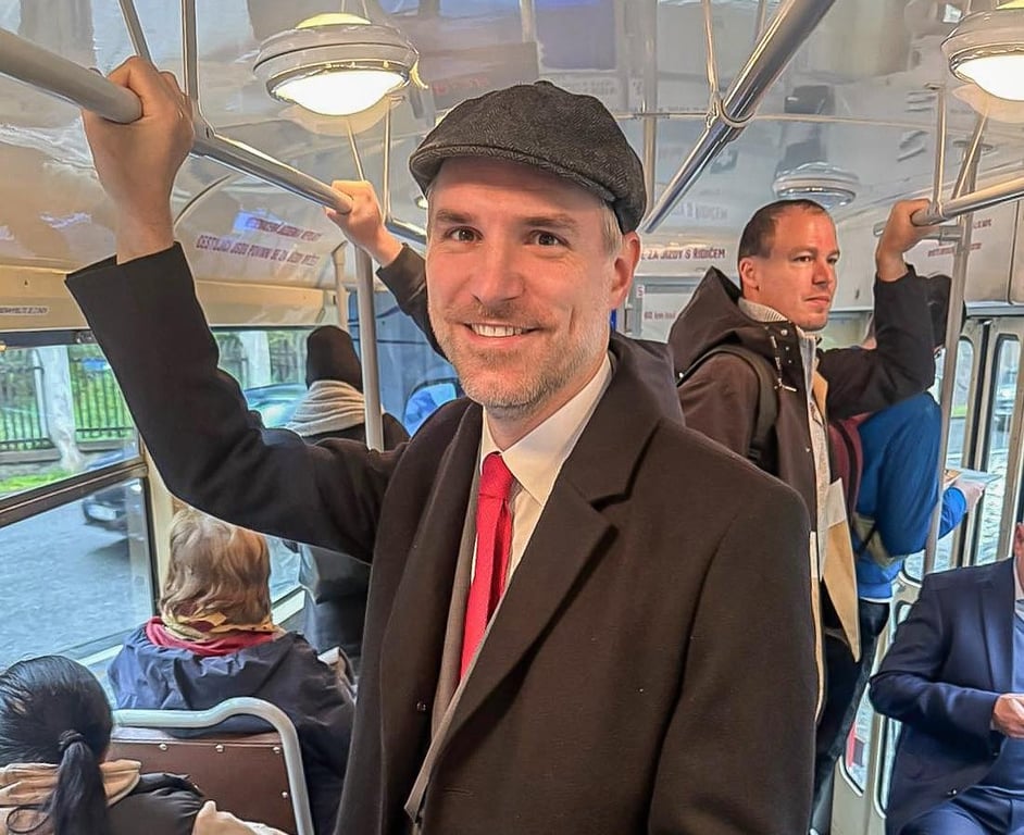 Hřib kritizoval Babiše za fotku v metru. Fotí se přitom taky