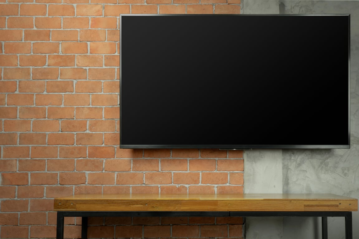 Chcete televizi do ložnice? Nejprve si lehněte a vezměte metr