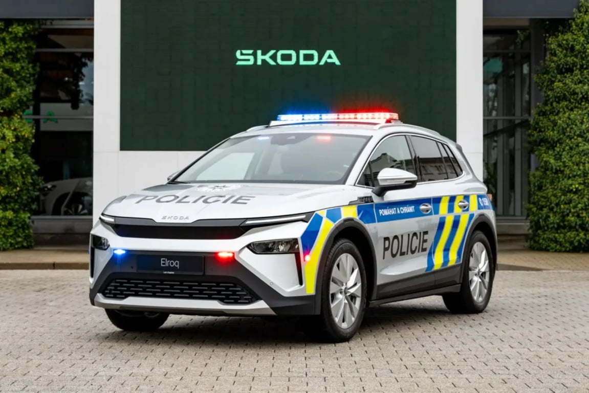 Policie ČR přechází na elektromobily. Takto vypadají zbrusu nové služební vozy s majákem