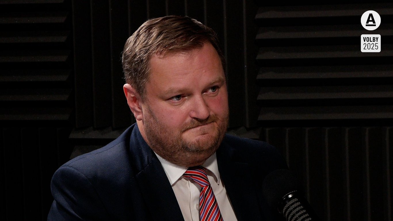 Některé hospody nepřežijí. Ekonom varuje před plány příští vlády