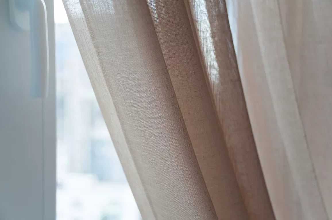 Detail na závěs z umělého vlákna