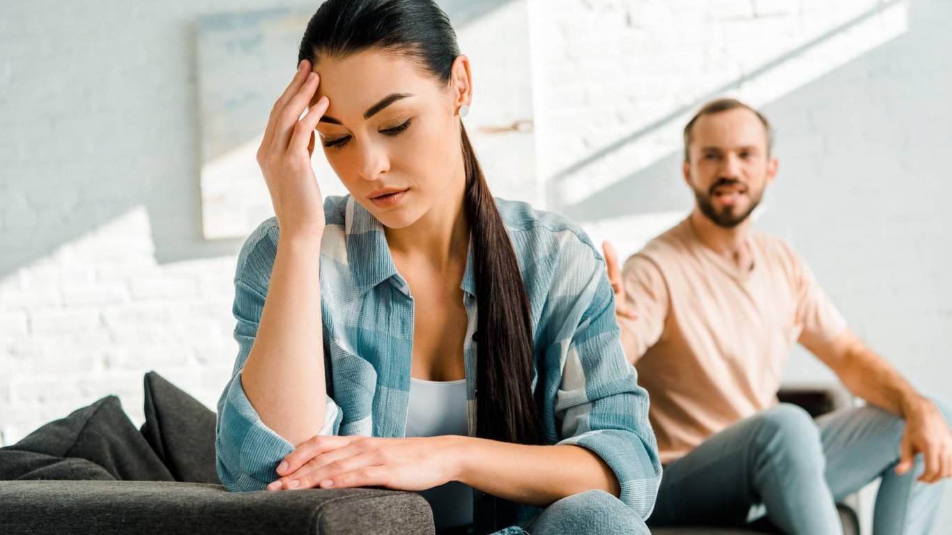 Musela jsem být slepá. Můj muž mě nemiluje a dává mi to dost najevo. Prý to tak bylo vždycky, tak co se divím