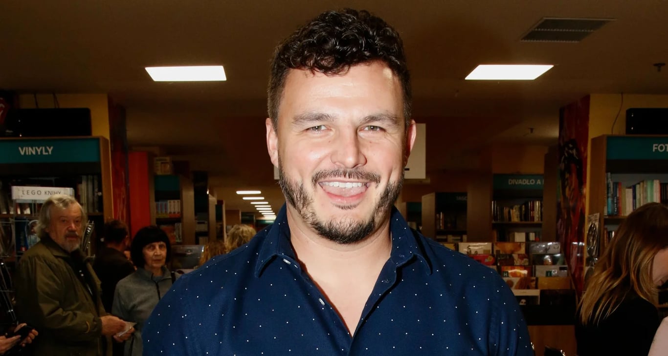 Nový domov Romana Staši překvapil fanoušky. Obří prosklený obývák s výhledem působí jako z katalogu