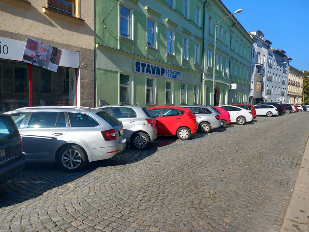 Parkování v Jihlavě XIX: Při vyzvednutí zásilky se parkování platit nemusí