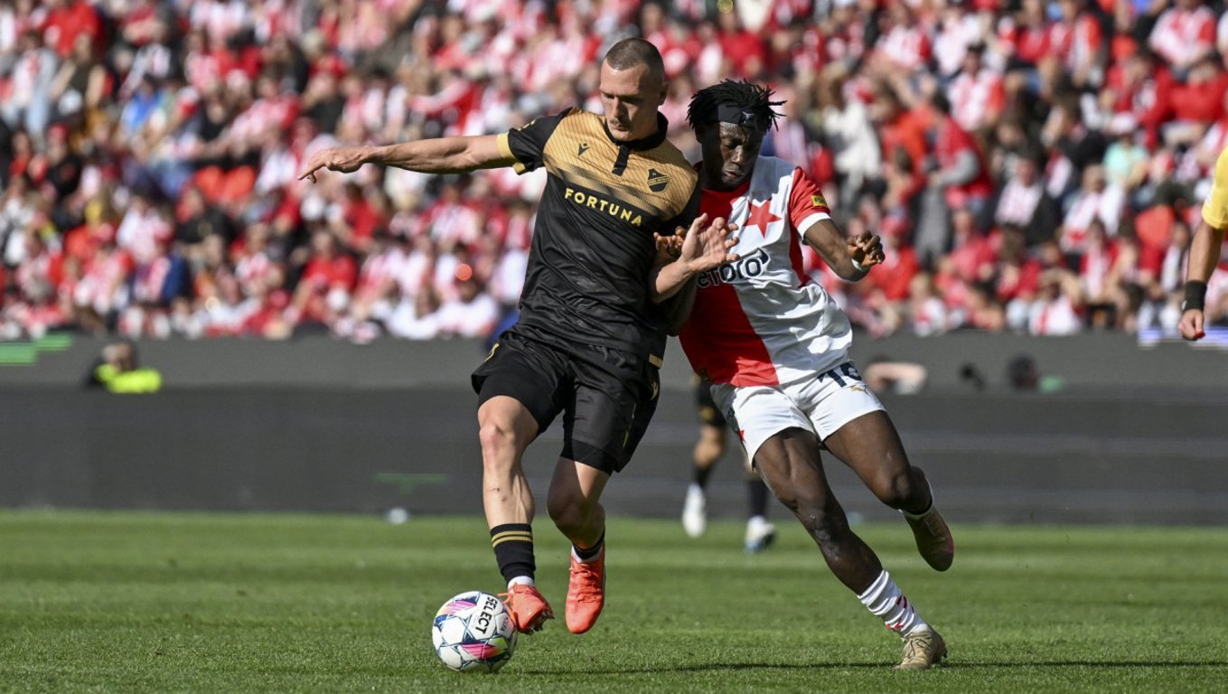 Fotbalisté Slavie porazili Baník 2:0 a v lize po třech zápasech zvítězili