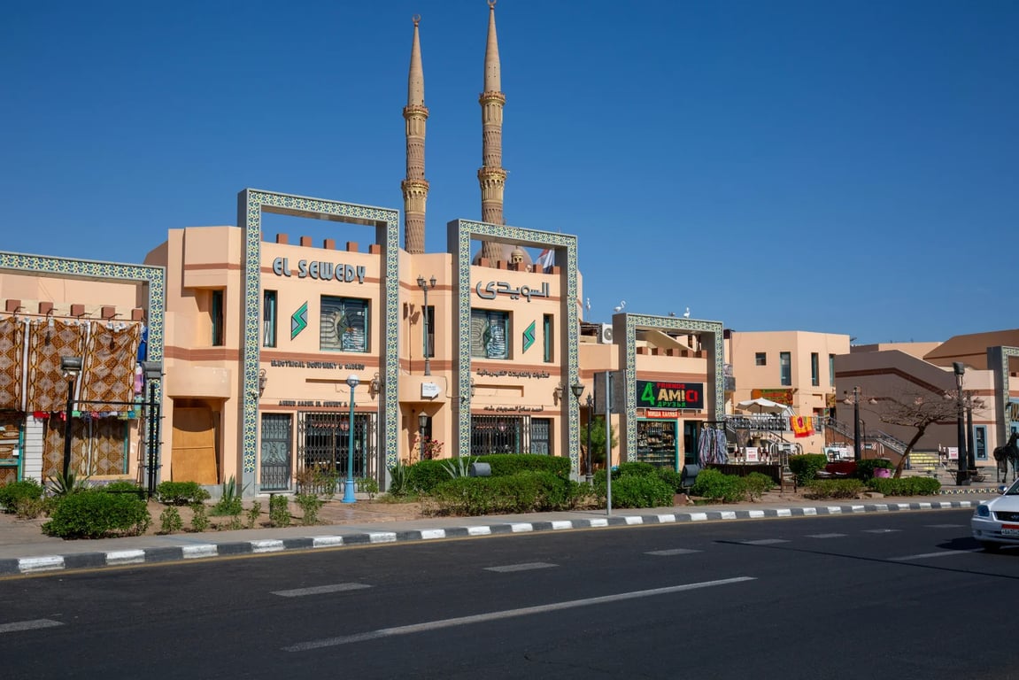 Zaplatili si luxusní dovolenou v Egyptě. Místo pětihvězdičkového hotelu je vyhodili na ulici.