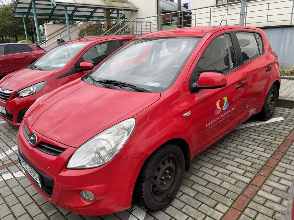 Kopřivnice draží nevyužitý majetek. Pořiďte si za pár korun auto nebo telefon