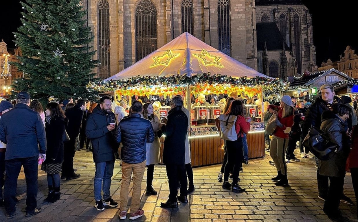 Peníze od zákazníků (ne)chceme. V Telči řeší placení na adventních trzích