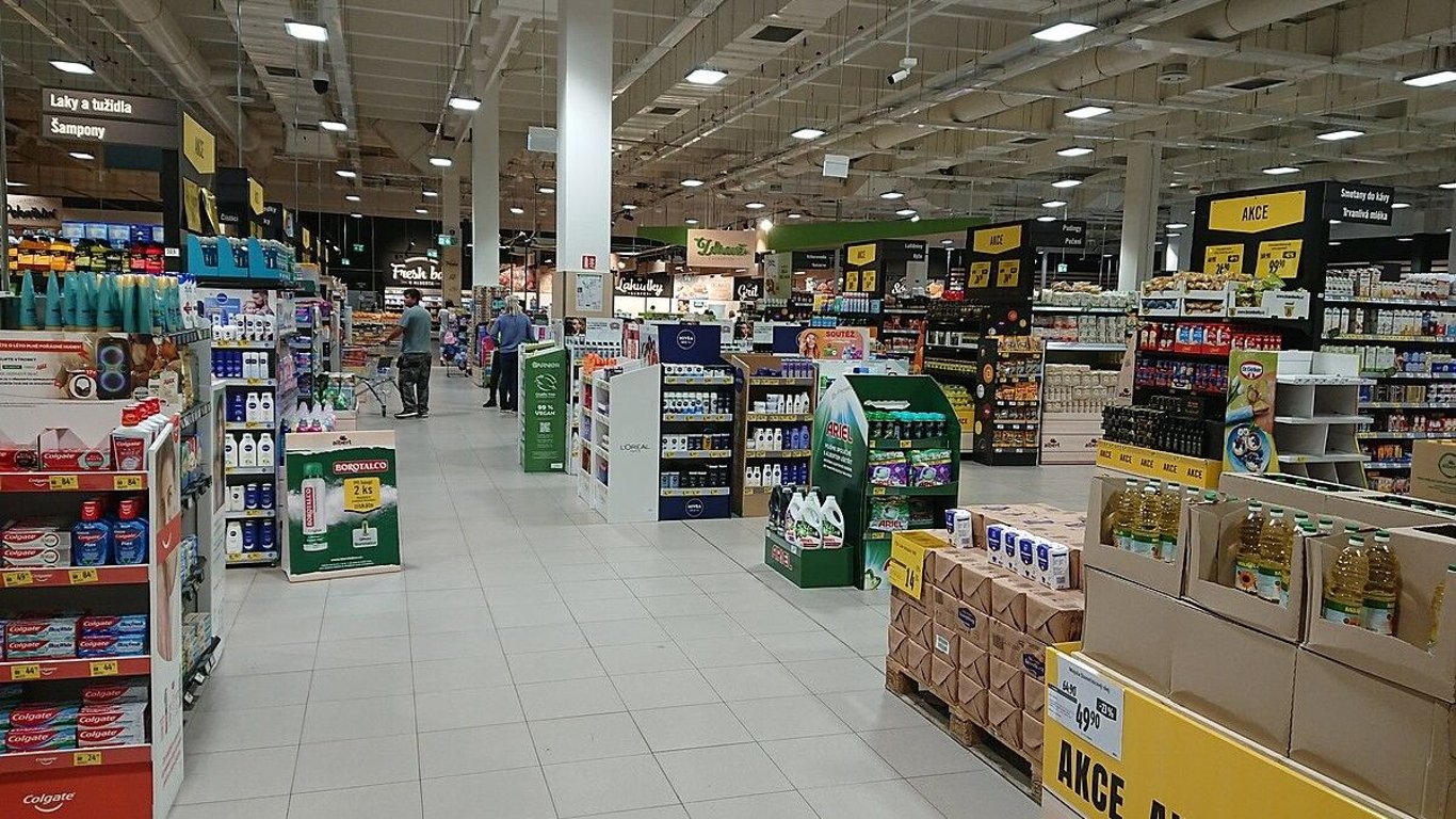 Nakupujete v těchto obchodech? Od října si zde připlatíte za všechny tyto nápoje