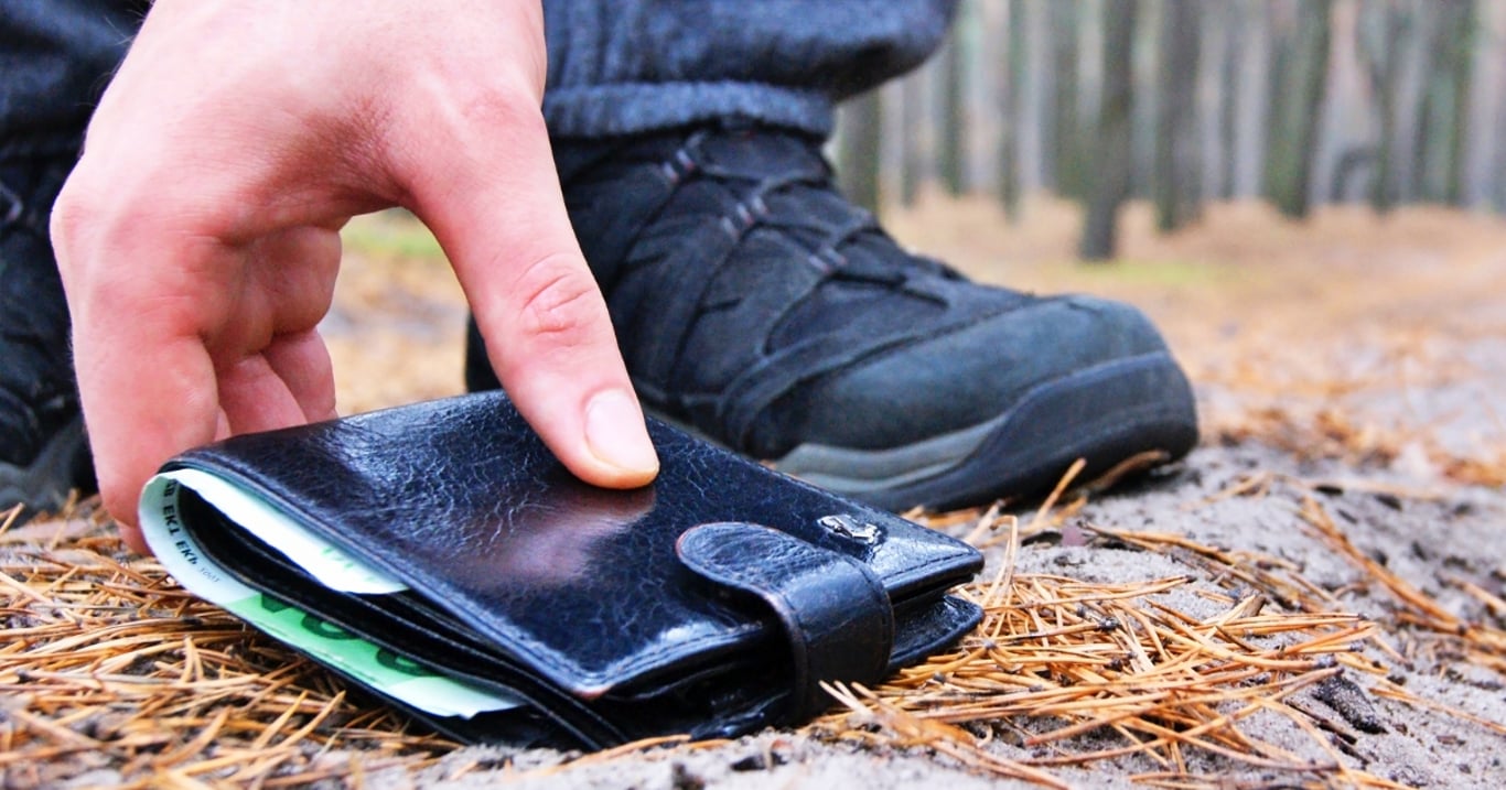 Chlapec našel peněženku a vrátil ji majiteli. Brzy nato dostal dopis, který zničil radost z dobrého skutku