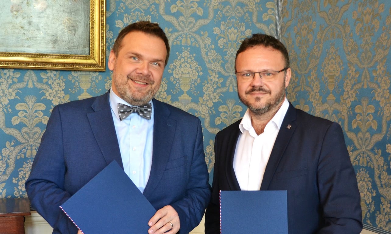 Baxa se Zavoralem podepsali memorandum k veřejnoprávnímu rozhlasu
