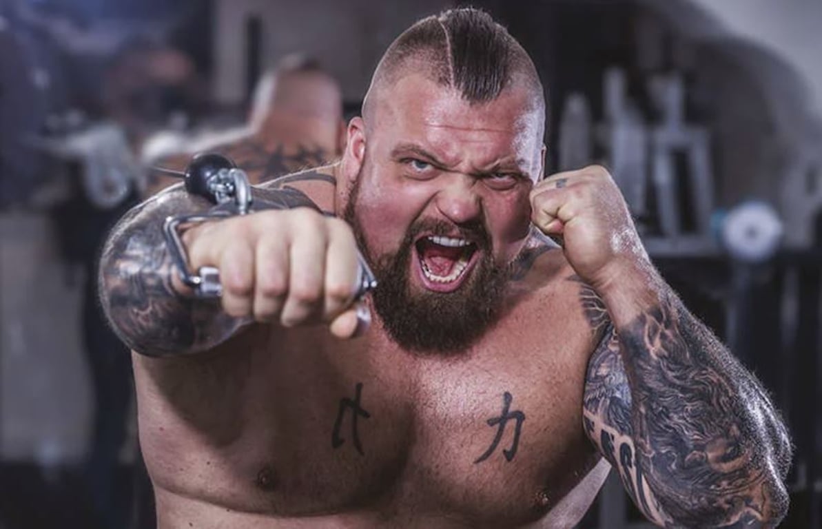 Silák Hall zveřejnil tréninkové video. Mám nejsilnější úder na planetě! chlubí se