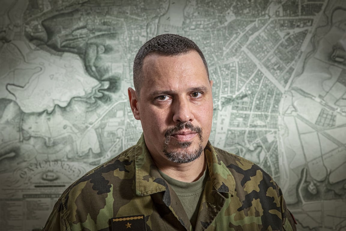 "Čistej no comment." Našli jsme bar, kde v noci vážně pořezali důležitého generála