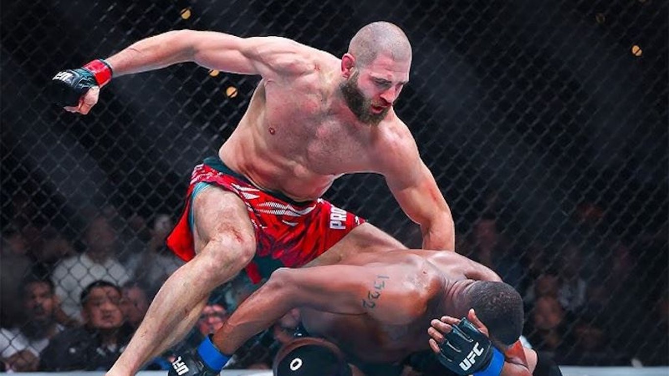 Chaos se vrací. UFC oslavuje Procházku a láká na jeho další bitvu