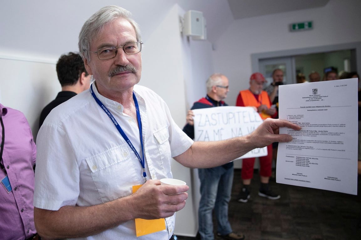 Přesvědčoval faráře ke spolupráci s StB, teď ve volbách kandiduje za Stačilo!