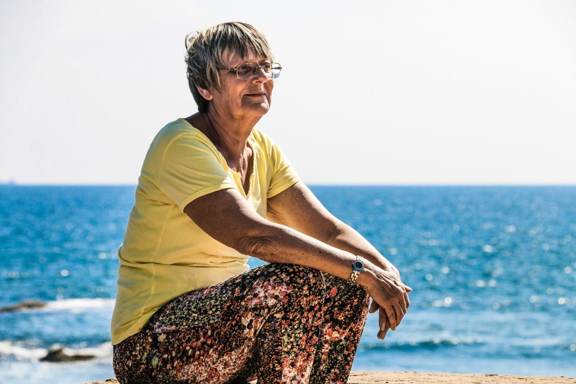 Nejhorší kalhoty pro seniorky: Češky je pořád nosí a přitom jim ubírají komfort a přidávají roky