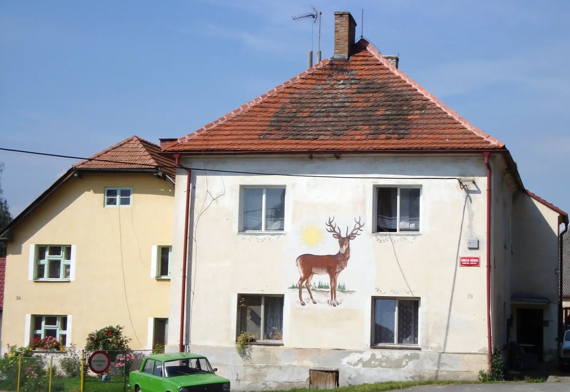 Slavná obec ze série Slunce, seno...