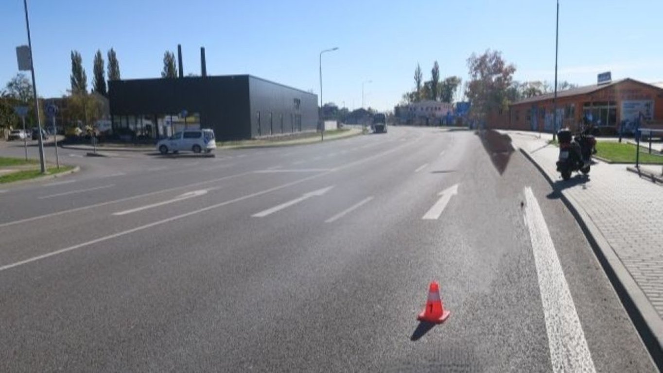 Řidič kamionu si v Přerově nevšiml, že srazil motorkáře. Vyhýbal se přitom jiné nehodě