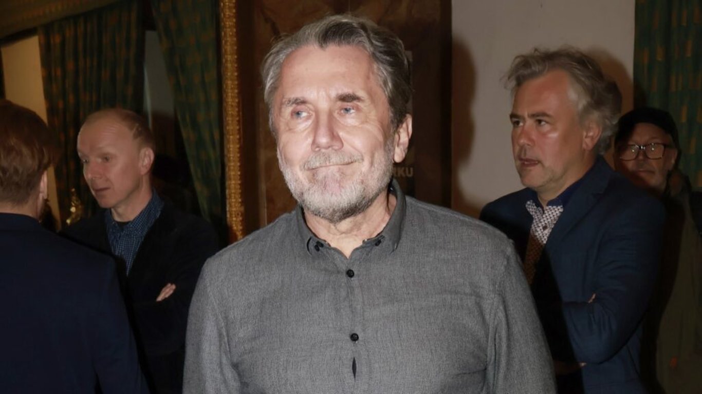 Slavný dabér Aleš Procházka má doma princeznu z pohádek. Vychovali 2 syny, kteří se věnují hudbě