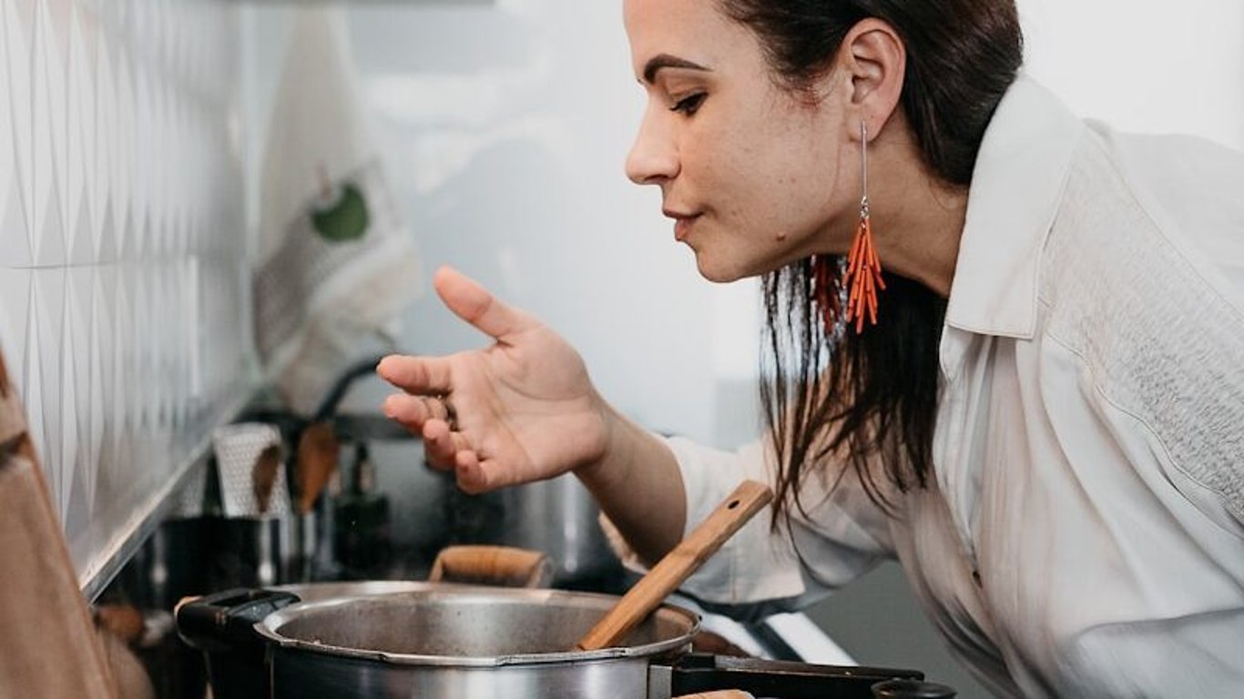 Polky si většinu jídel vaří doma, vyhýbají se zpracovaným potravinám a častým návštěvám restaurace.