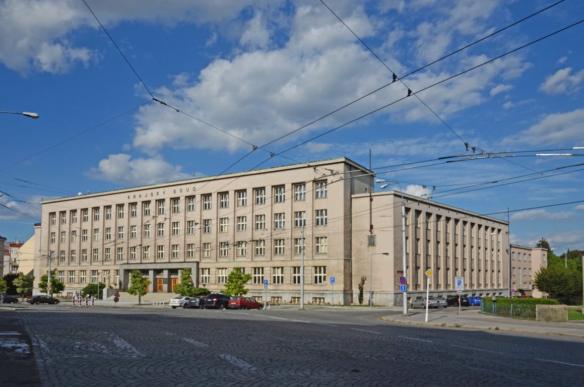 Soud uložil ženě z Rychnovska za dvojnásobnou vraždu novorozeňat 20 let vězení