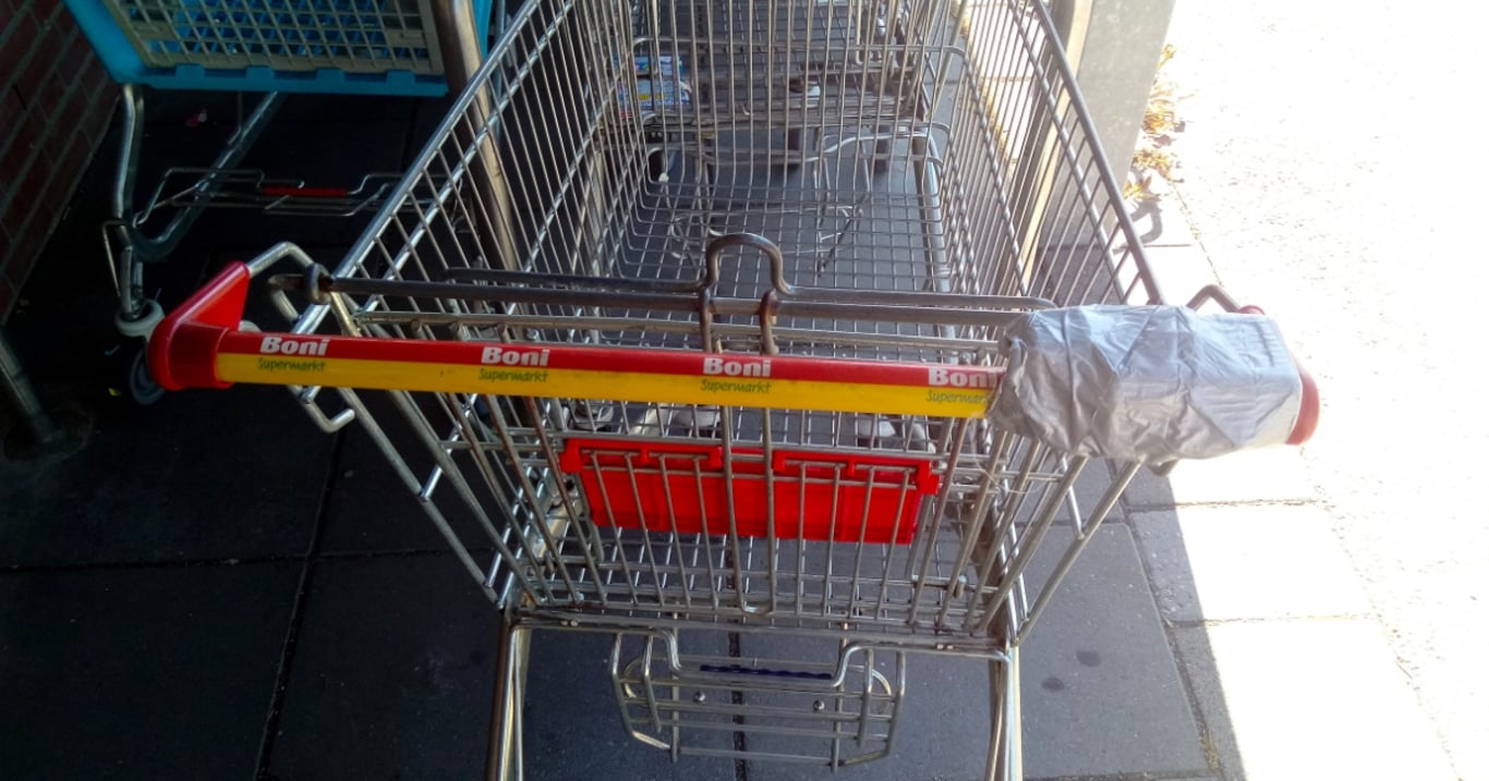 Internetem se nyní šíří geniální finta, pomocí které lze odemknout nákupní vozík i bez mince