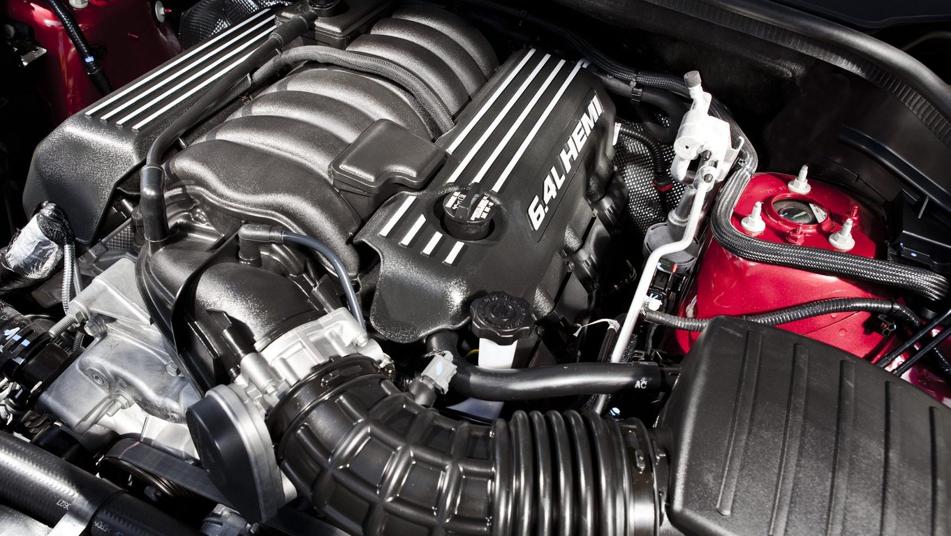 Hurá, řidiči tleskají: Výroba legendárních osmiválců se obnoví. Spalovací motory se navrátí do těchto aut