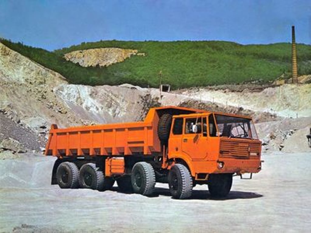 Moc lepších aut Tatra nevyrobila. T813 odtáhla socialistickou armádu i hospodářství