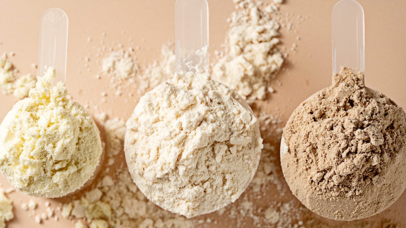 Těchto 5 lží o proteinu vám brání ve výsledcích: Nevěřte všemu