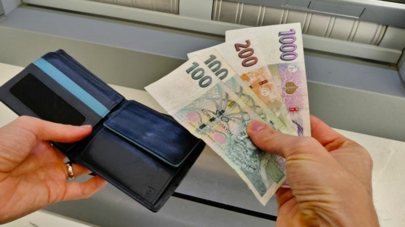 Jedna z největších českých zavádí nové poplatky. Doplatí na to hlavně senioři