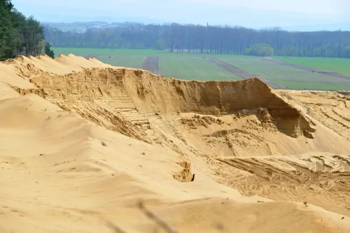 Zapomenutý poklad uprostřed Moravy: Váté písky lákaly davy, teď je čeká smutný osud. Co se tu vlastně stalo?