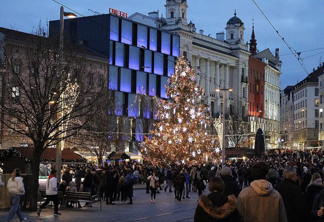 Nejlepší vánoční trhy 2025: Staromák letos nebude nejkrásnější v Česku. Velké překvapení chystá Brno