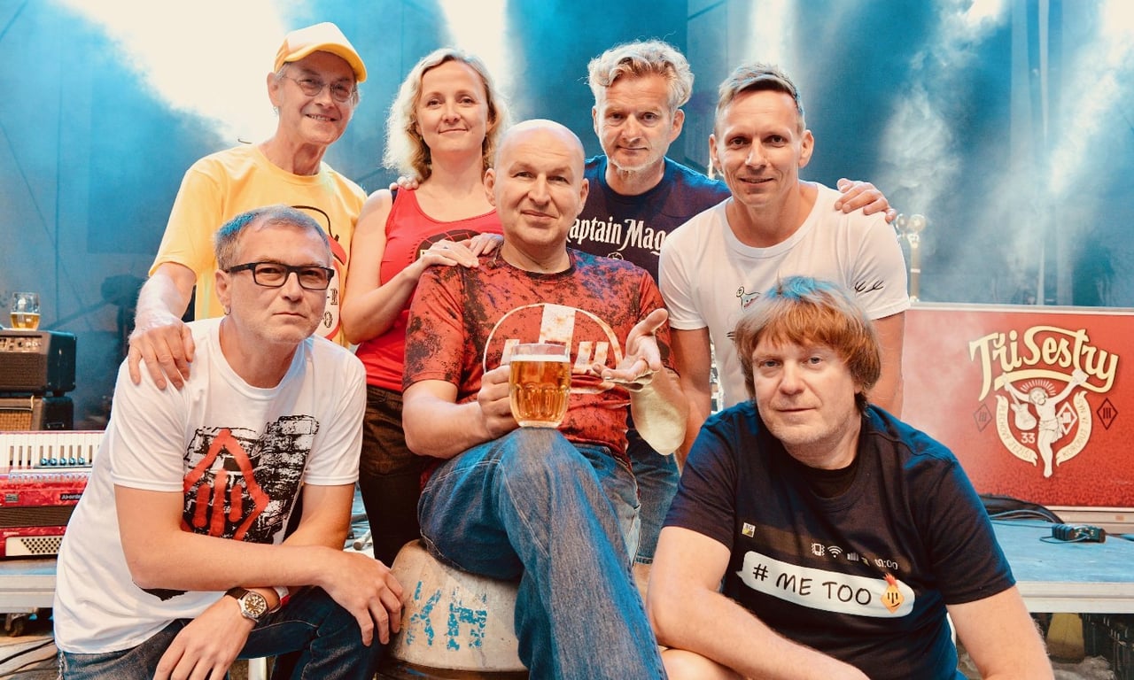 Tři sestry vydávají šestnácté studiové album a vyjíždějí na podzimní turné