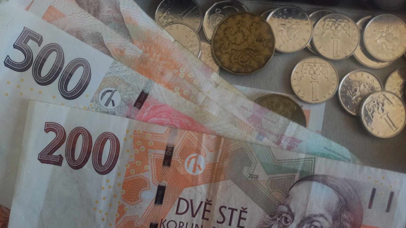 Už od února 2025 mohou vybraní důchodci získat tisíce korun navíc každý měsíc. O peníze se ovšem musí přihlásit