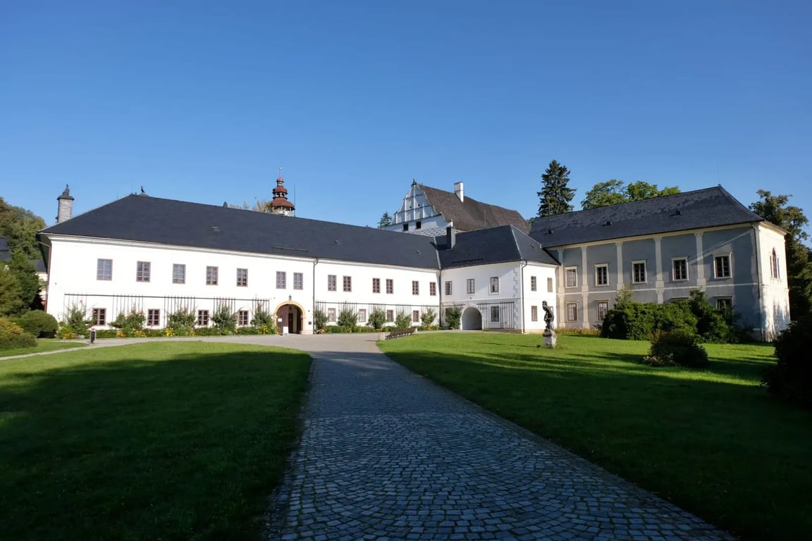 Dějiště filmu Kladivo na čarodějnice