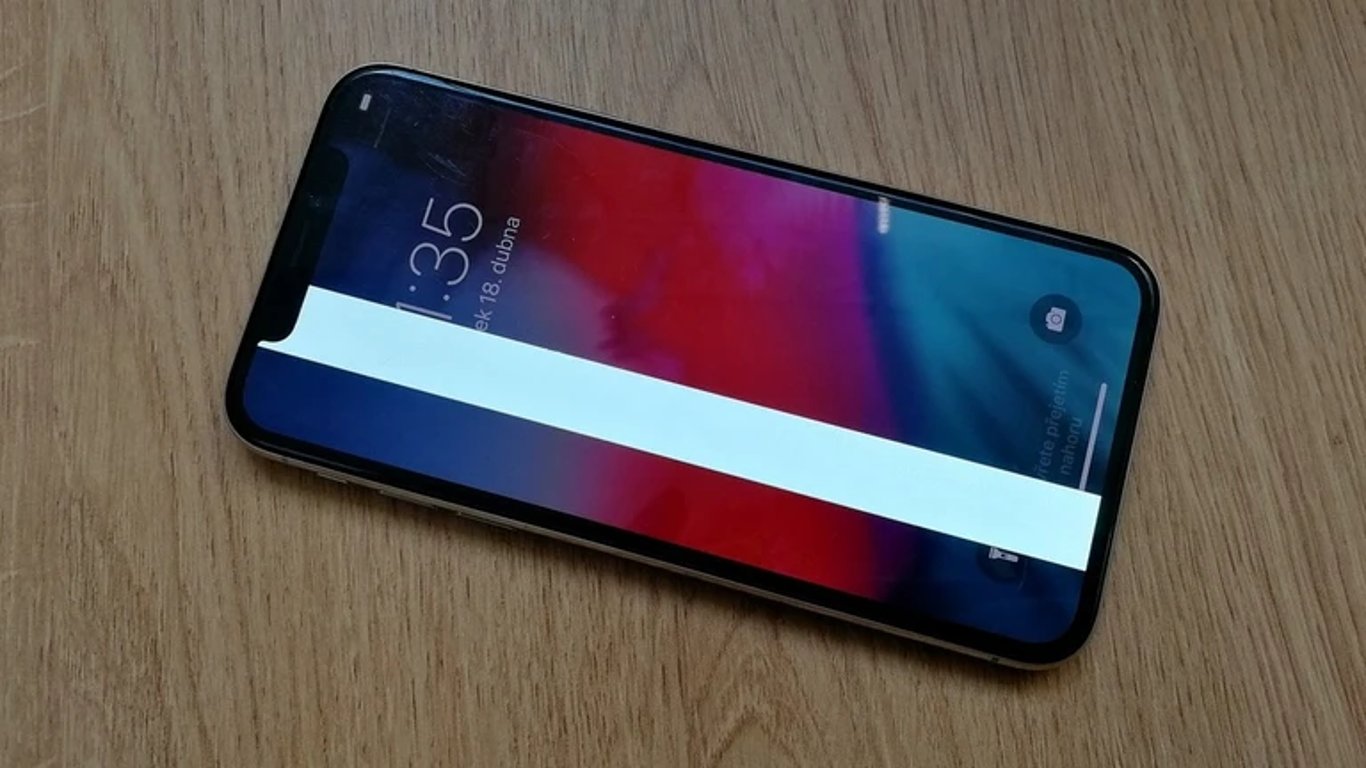 I když telefonu nefunguje displej, můžete z něj data zachránit
