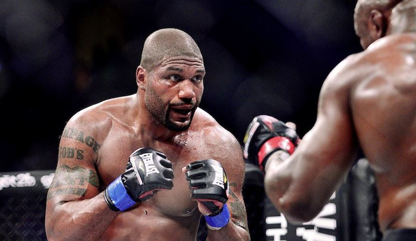 Kola spravedlnosti se dala do pohybu. Synovi UFC legendy hrozí za napadení až 10 let