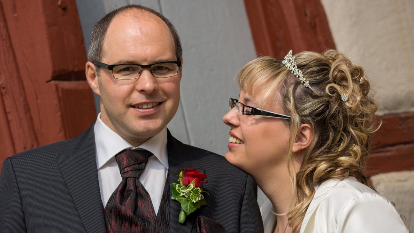 Den po svatbě zůstala sama. Její manžel odešel kvůli tchyni, která na obřadu udělala něco neslýchaného