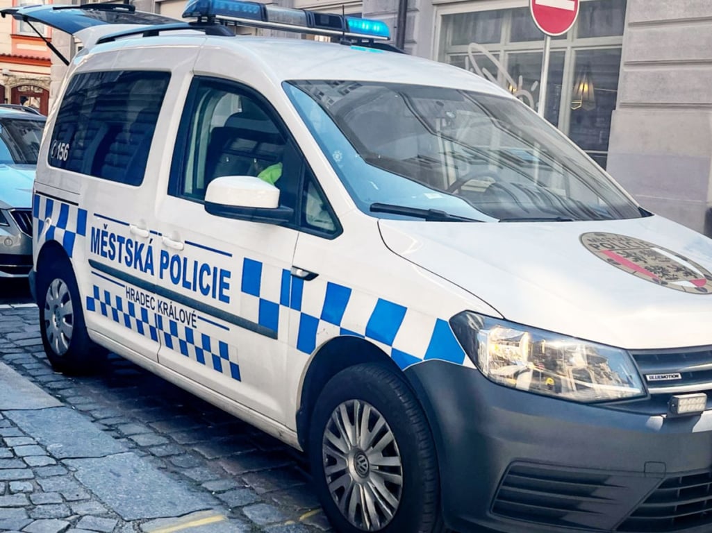 Dušičky klepou na dveře, na hradecké hřbitovy můžeme přijít až do osmi večer