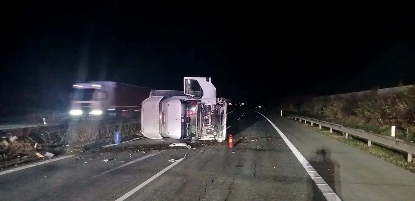 Kvůli nehodě kamionu se na D5 vytvořila několikakilometrová kolona