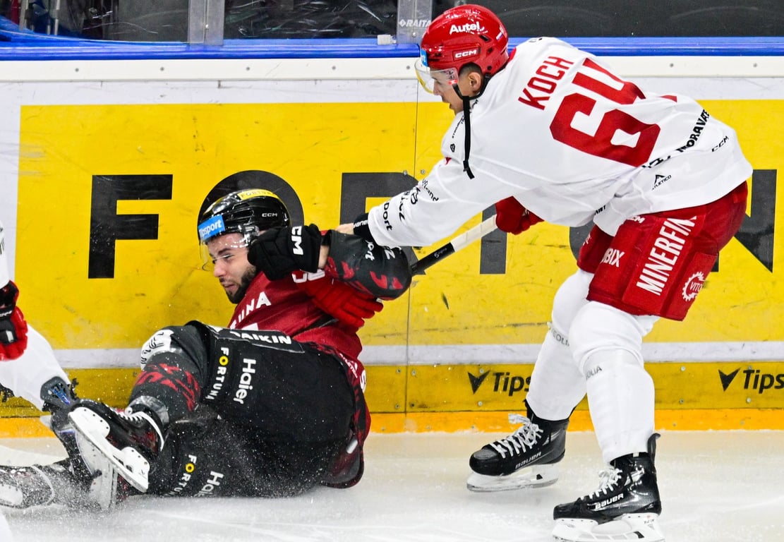 Oceláři vyloupili Prahu. Spartu položilo dlouhé oslabení po faulu kolenem