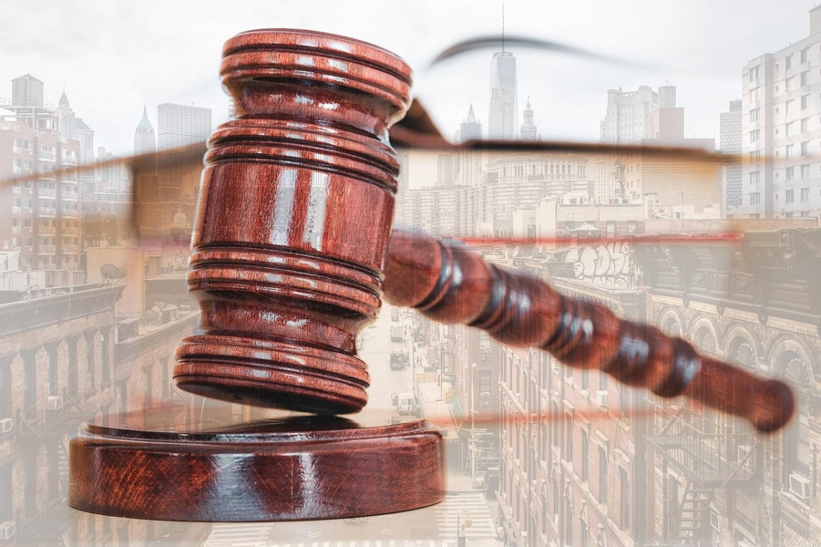 Ústavní soud zrušil zmrazení platů soudců pro rok 2025